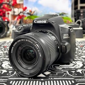 Canon EOS 200D II 24.1MP entry-level DSLR camera with 18-55mm lens – excellent condition
