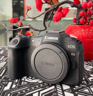 Canon EOS R8 24MP full-frame mirrorless camera – like new condition