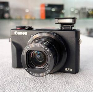 Canon G7 X Mark III 20.1MP vlogging compact camera with flip screen and wireless microphone – like new condition