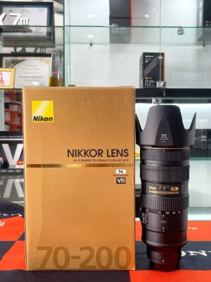 Nikon 70-200mm f2.8 VR II professional telephoto zoom lens – like new condition