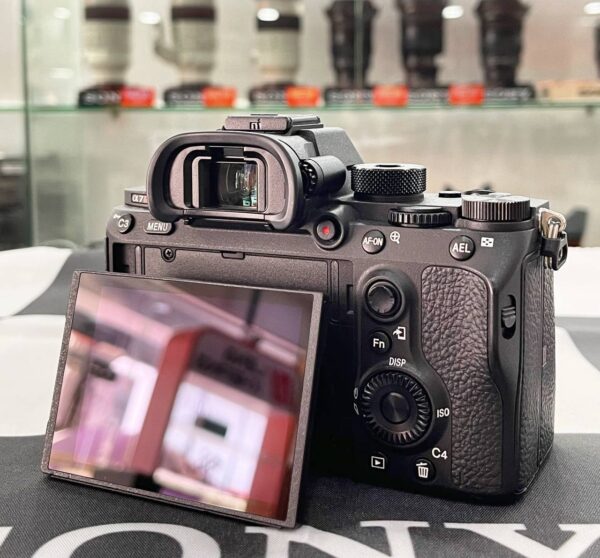 Sony A7R III (A7RM3) Body Only