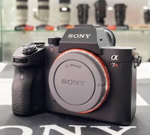 Sony A7R III 42.4MP high-resolution full-frame mirrorless camera body – excellent condition