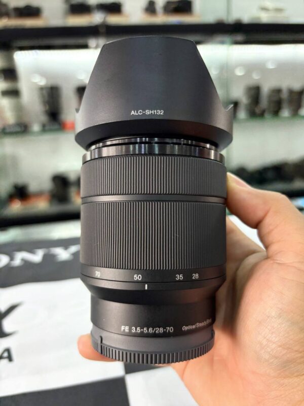 Sony 28-70mm f/3.5-5.6 OSS lens excellent condition