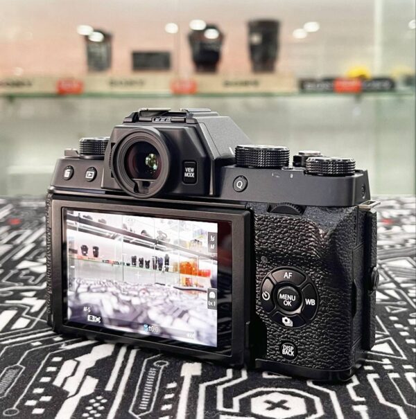 Fujifilm X-T100 Kit (95% Good Condition) with XC 15-45mm f/3.5-5.6 OIS PZ Lens + Accessory Bundle