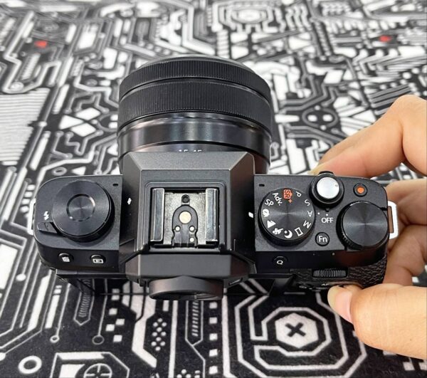 Fujifilm X-T100 Kit (95% Good Condition) with XC 15-45mm f/3.5-5.6 OIS PZ Lens + Accessory Bundle