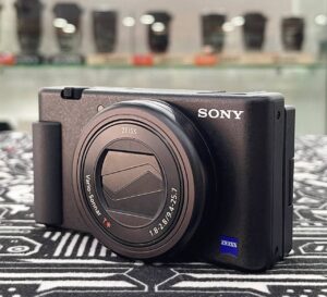 Sony ZV-1 premium vlogging compact camera with 24-70mm f/1.8-2.8 zoom lens – excellent condition