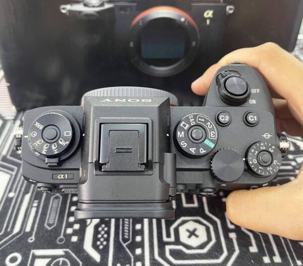 Sony A1 – Excellent 50MP Flagship Camera with SmallRig Cage + 30fps + 8K Video
