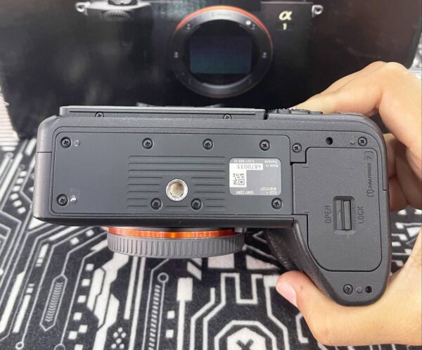 Sony A1 – Excellent 50MP Flagship Camera with SmallRig Cage + 30fps + 8K Video