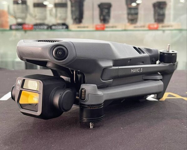DJI Mavic 3 – Very Good 5.1K Hasselblad Drone with Wide Lens + Bag + 64GB
