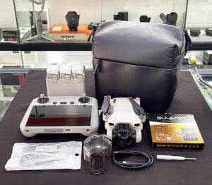 DJI Mini 3 Fly More Combo with 3 batteries, charging hub, and 64GB memory card – very good condition