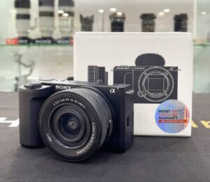 Sony ZV-E10 II vlogging camera with 26MP APS-C sensor and 16-50mm power zoom lens – excellent condition