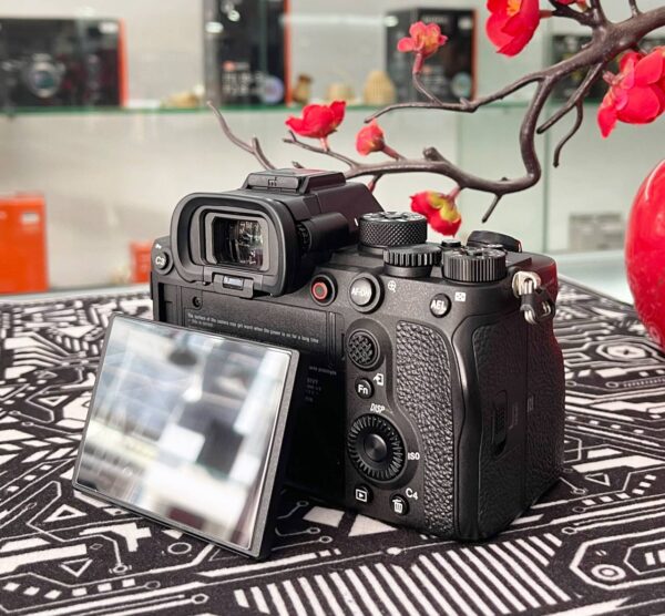 Sony A1 – Excellent 50MP Flagship Camera with 30fps + 8K Video + Accessories