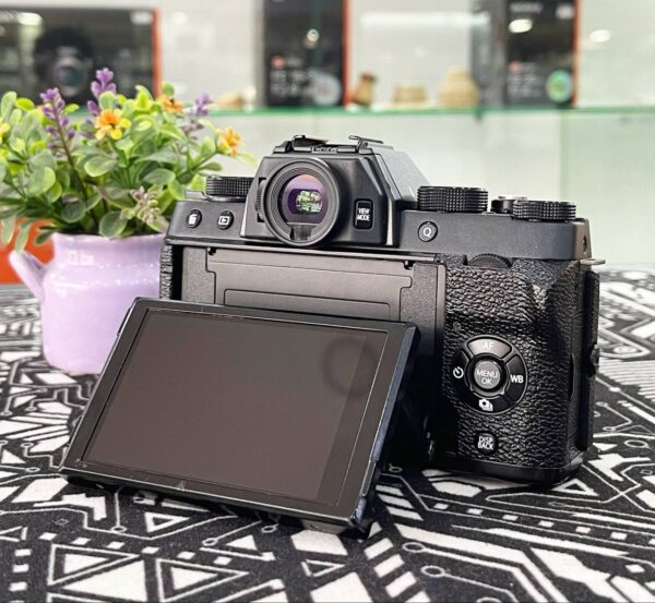 Fujifilm X-T100 (97% Excellent Condition) with XF 50mm f/2 R WR Lens + Accessory Bundle