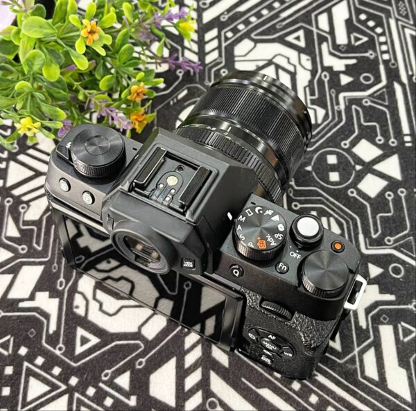 Fujifilm X-T100 (97% Excellent Condition) with XF 50mm f/2 R WR Lens + Accessory Bundle