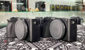 photo_2025-08-16_04-44-07 Sony A6600 former APS-C flagship mirrorless camera with SmallRig cage – excellent condition