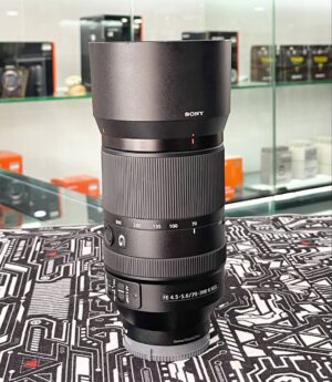 Sony 70-300mm f/4.5-5.6 G OSS lens excellent condition