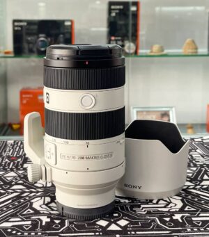 Sony 70-200mm f/4 Macro G OSS II lens excellent condition