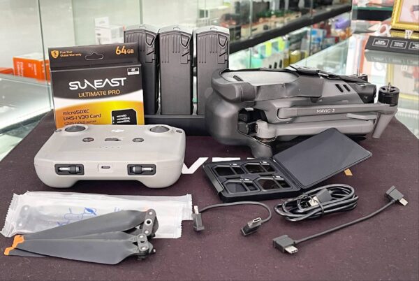 DJI Mavic 3 Fly More Combo with 5.1K Hasselblad camera, 3 batteries, and 64GB memory card – excellent condition