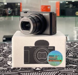 Sony ZV-1M2 vlogging camera with 18-50mm zoom lens and flip screen – like new condition
