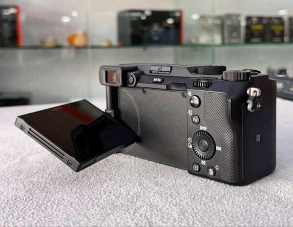 Sony A7C – Excellent Condition (98%) with SmallRig Cage + Accessory Bundle