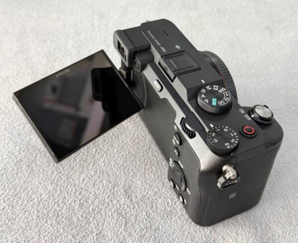 Sony A7C – Excellent Condition (98%) with SmallRig Cage + Accessory Bundle