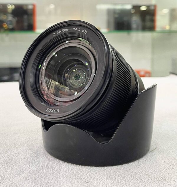 Nikon NIKKOR Z 24-70mm f/4 S – Excellent Condition (97%) 