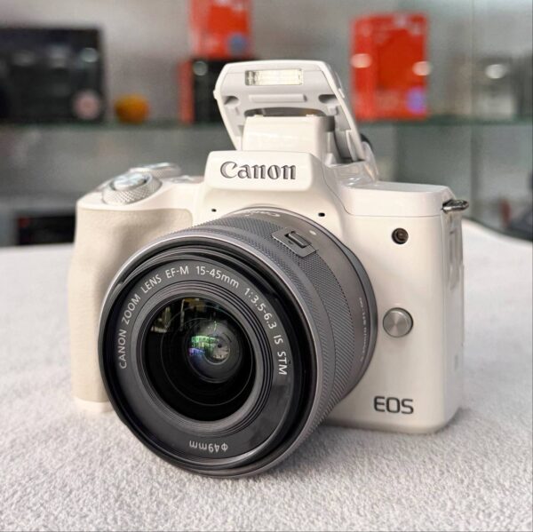 Canon EOS M50 24.1MP 4K vlogging mirrorless camera with 15-45mm lens – excellent condition