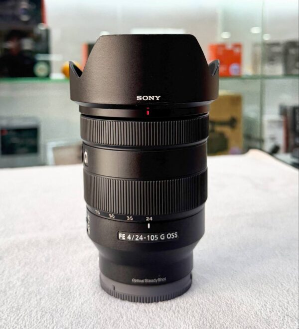 Sony 24-105mm f/4 G OSS lens excellent condition