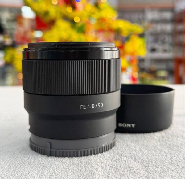 Sony 50mm f/1.8 lens excellent condition