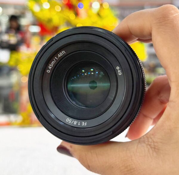 Sony FE 50mm f/1.8 Lens – Excellent Condition (98%) with UV Filter + Accessory Bundle