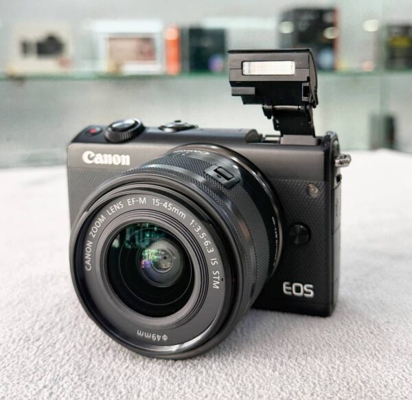 Canon EOS M100 24MP APS-C mirrorless camera with 15-45mm lens – very good condition