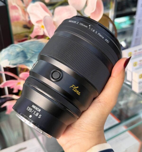 Nikon NIKKOR Z 135mm f/1.8 S Plena – Excellent Condition (98%)  with UV Filter