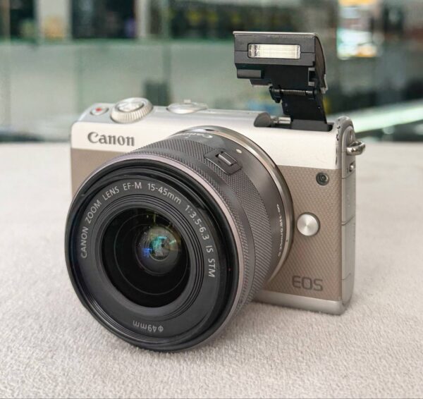 Canon EOS M100 24MP APS-C mirrorless camera with 15-45mm lens – very good condition