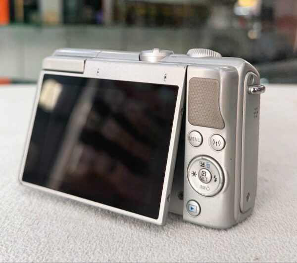 Canon EOS M100 Kit – Very Good 24MP APS-C Mirrorless Camera with 15-45mm Lens + Accessory Bundle