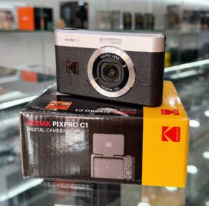 Kodak Pixpro C1 retro ultra-compact 13MP digital camera with 4x zoom and tilt screen – excellent condition