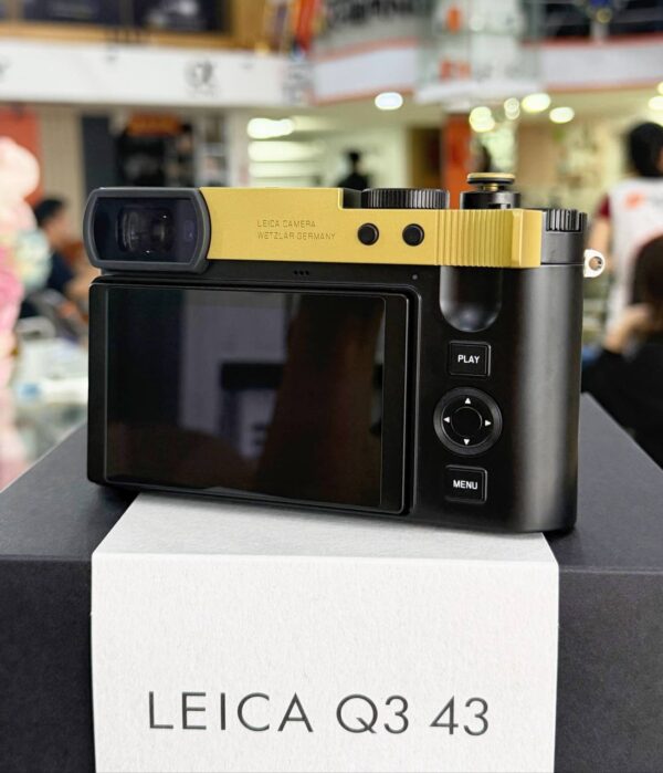 Leica Q3 43 – Excellent Condition (98%) with Accessory Bundle