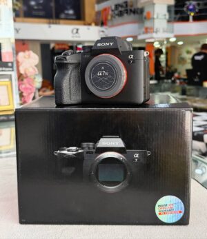 Sony A7 IV 33MP full-frame hybrid mirrorless camera with flip screen – excellent condition