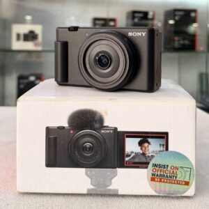 Sony ZV-1F entry-level vlogging camera with 20mm f/2.0 fixed lens and accessory bundle – excellent condition