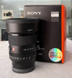 Sony 35mm f/1.4 GM lens excellent condition