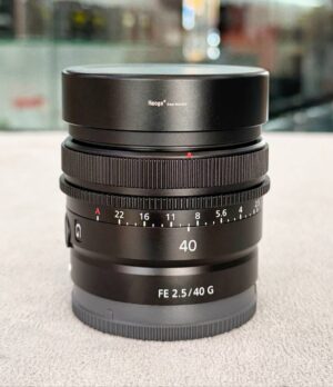 Sony 40mm f2.5 G compact full-frame prime lens for Sony E-mount – excellent condition