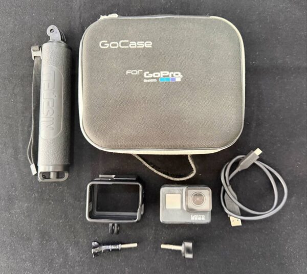GoPro Hero 7 – 85% Fair Action Camera with HyperSmooth + Dive Case + Accessories